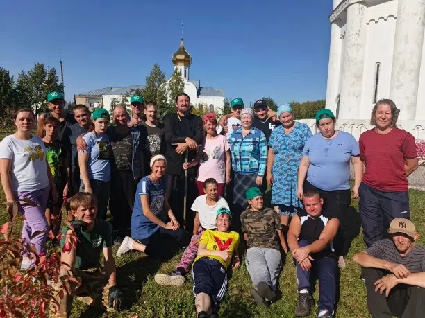Волонтёры в храме — фото 1